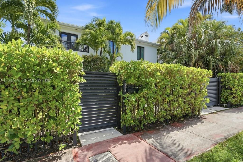 2225 Meridian Ave, Miami Beach, FL 33139 Photo