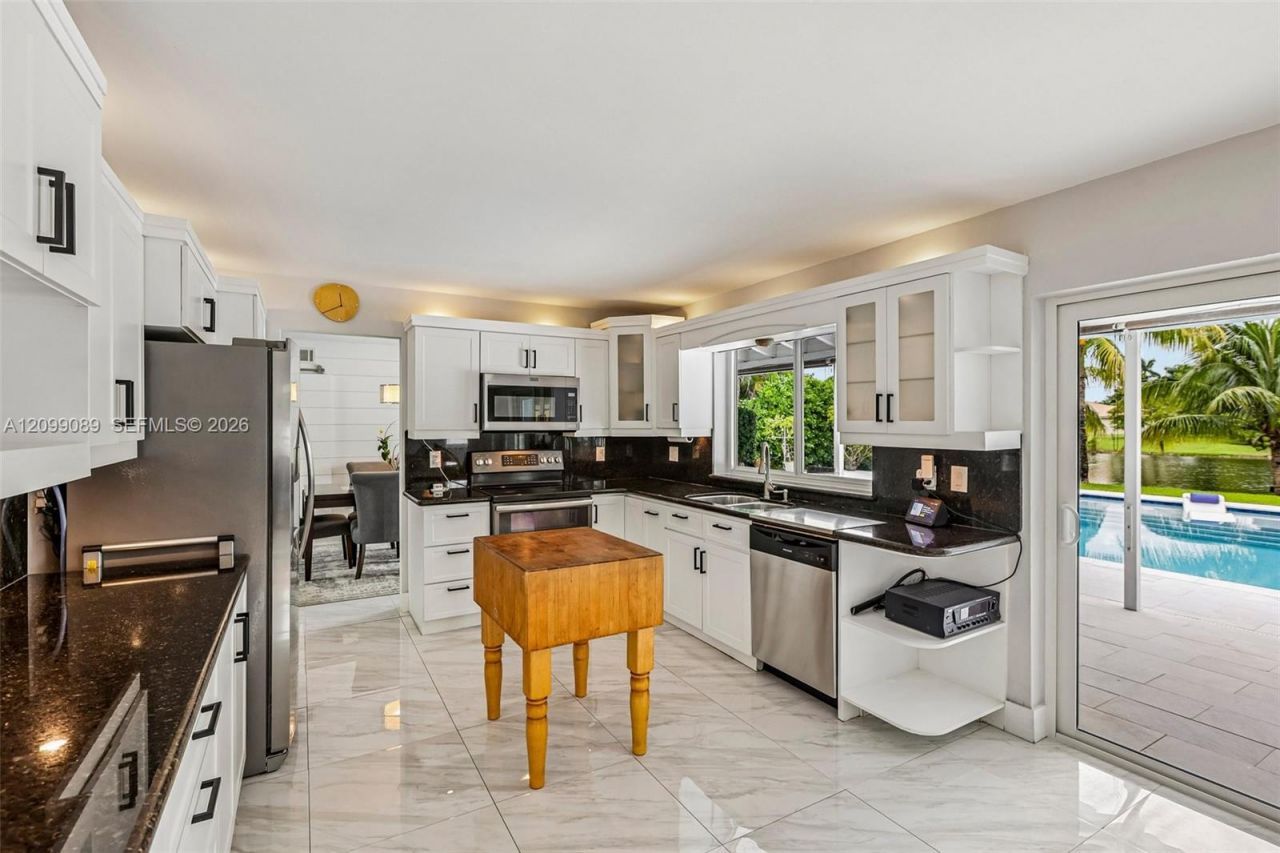 5821 Hawkes Bluff Ave , Davie, FL 33331 Photo