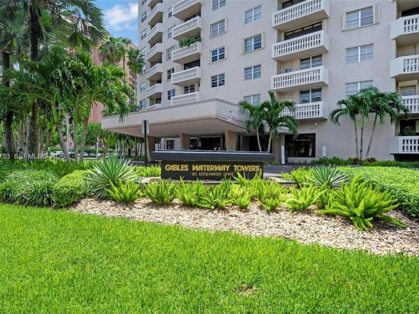 90 Edgewater Dr , Unit PH03, Coral Gables, FL 33133
