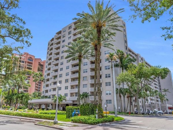 90 Edgewater Dr, Unit PH03, Coral Gables, FL 33133
