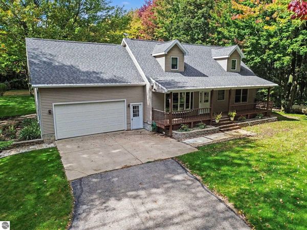 3722 Alamando Road S, St Louis, MI 48880