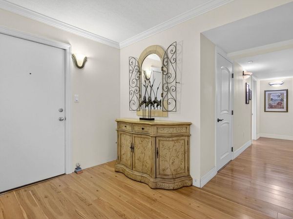 200 Periwinkle Way, Unit 232, Sanibel, FL 33957