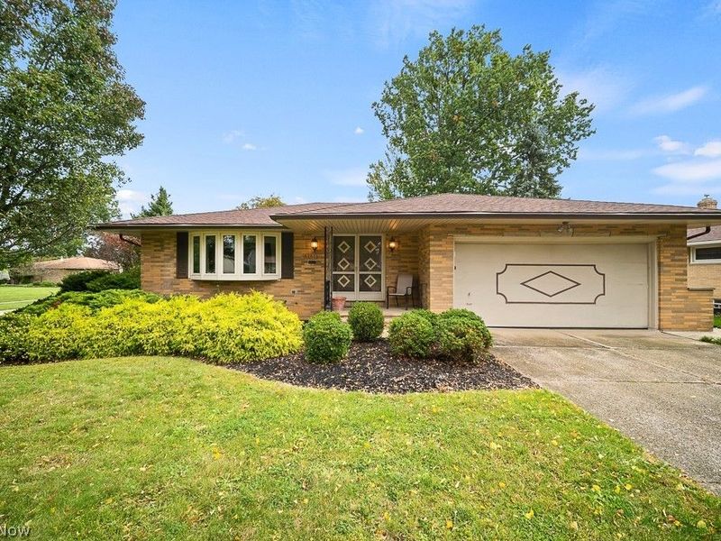 6161 Winchester Drive, Seven Hills, OH 44131 Photo 1