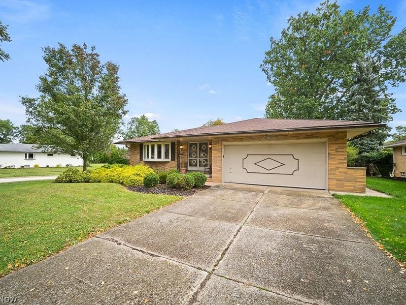 6161 Winchester Drive, Seven Hills, OH 44131 Photo 2
