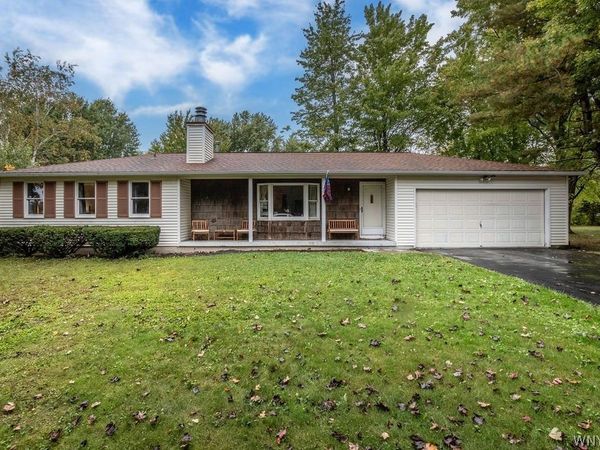 102 Old Orchard Lane , Orchard Park, NY 14127
