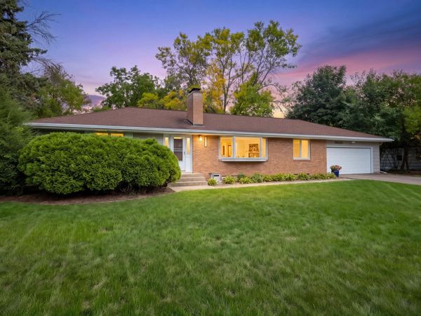 10800 Oak Knoll Terrace N, Minnetonka, MN 55305