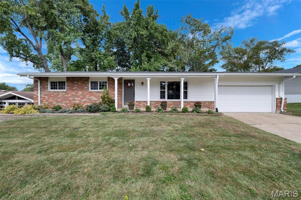 11145 Yellowstone Drive, Saint Louis, MO 63146 Main Photo