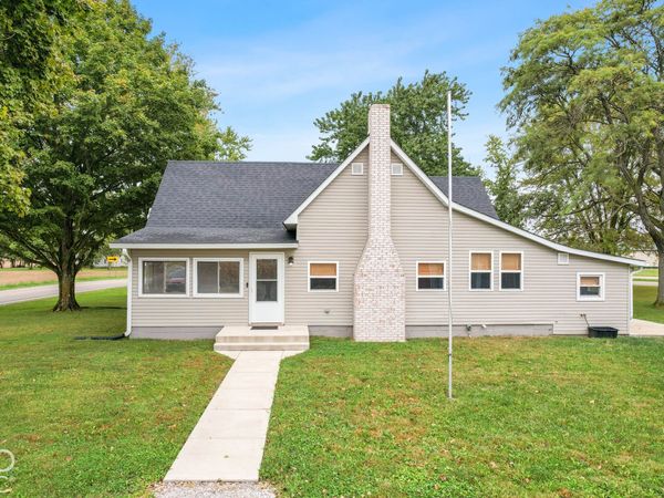 8821 N Sugar Creek Avenue, Colfax, IN 46035