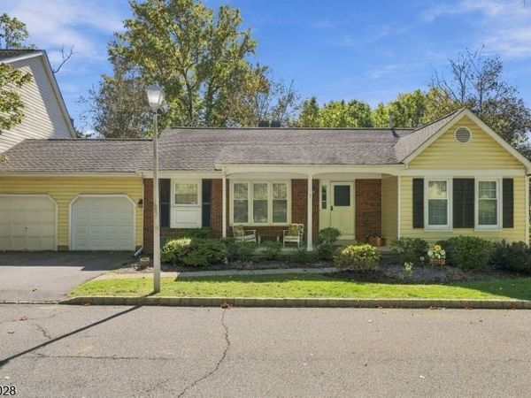 1 Partridge Ct, Allamuchy, NJ 07840