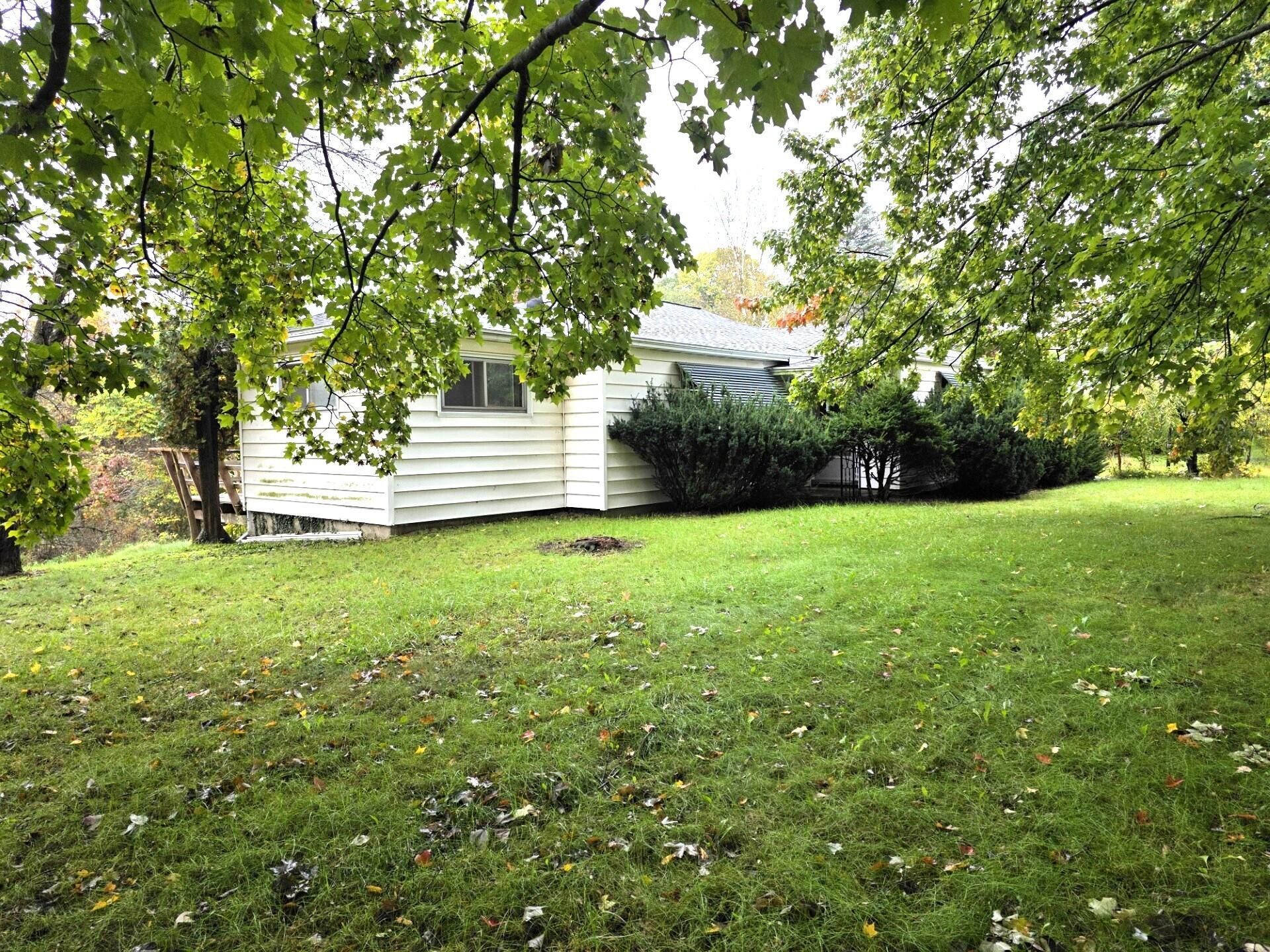 916 Lincoln Lake Avenue Se, Lowell, MI 49331 Main Photo