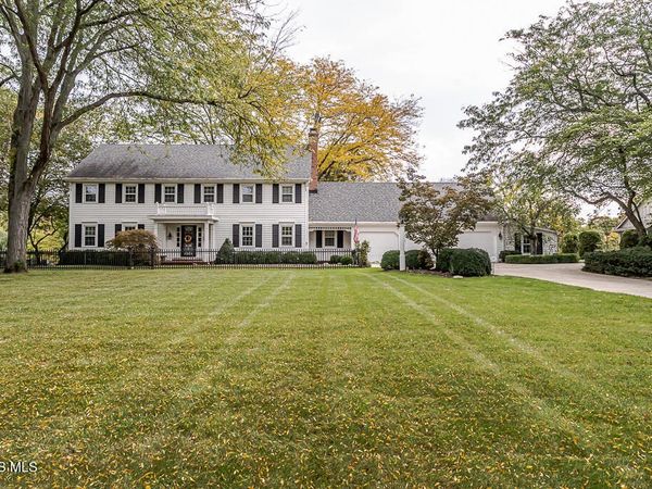 60 Back Bay Road , Bowling Green, OH 43402
