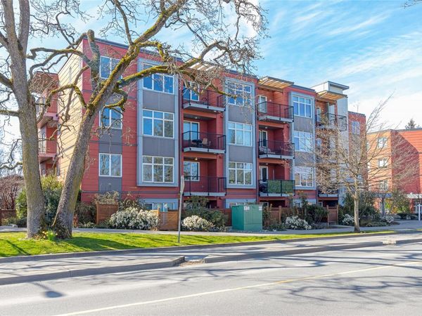 4030 Borden St , Unit #201, Saanich, BC V8X 2E9