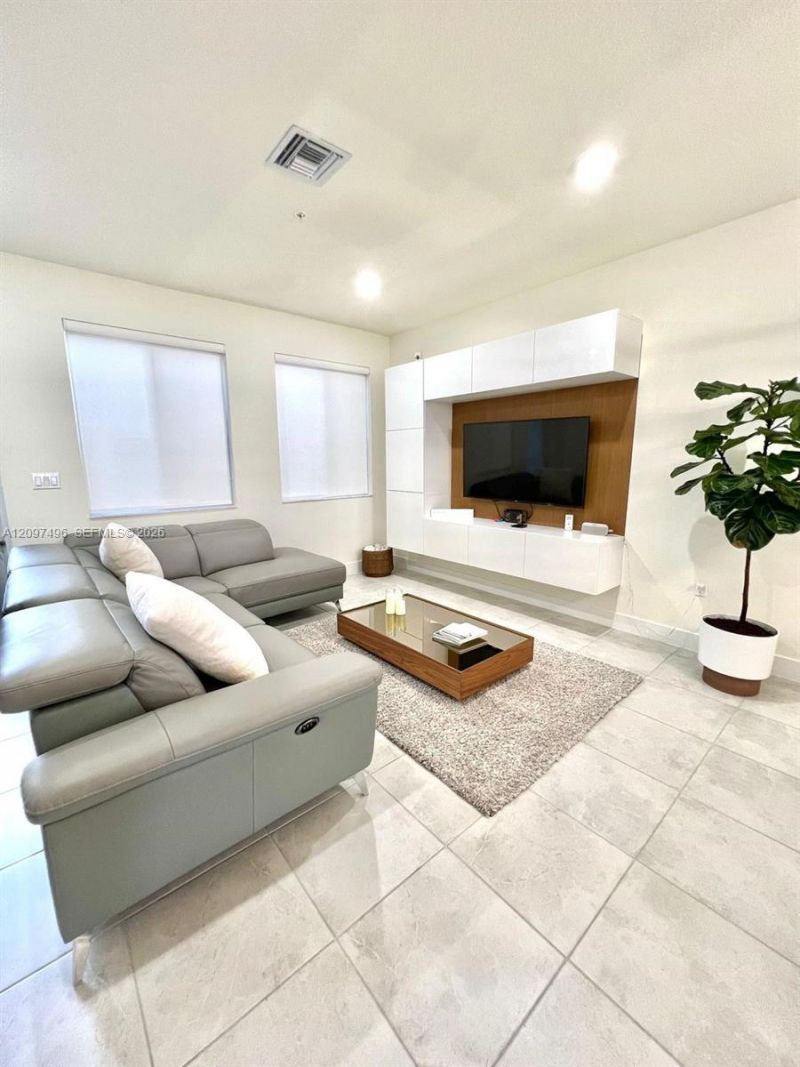 6455 NW 103rd Pl , Unit 106, Doral, FL 33178 Photo