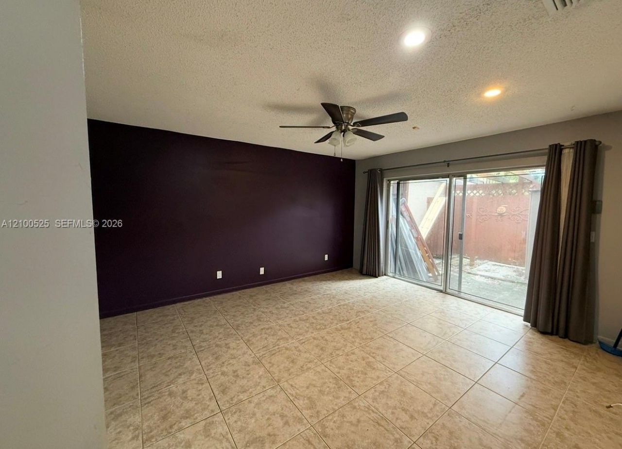 2237 Nova Village Dr , Davie, FL 33317 Photo