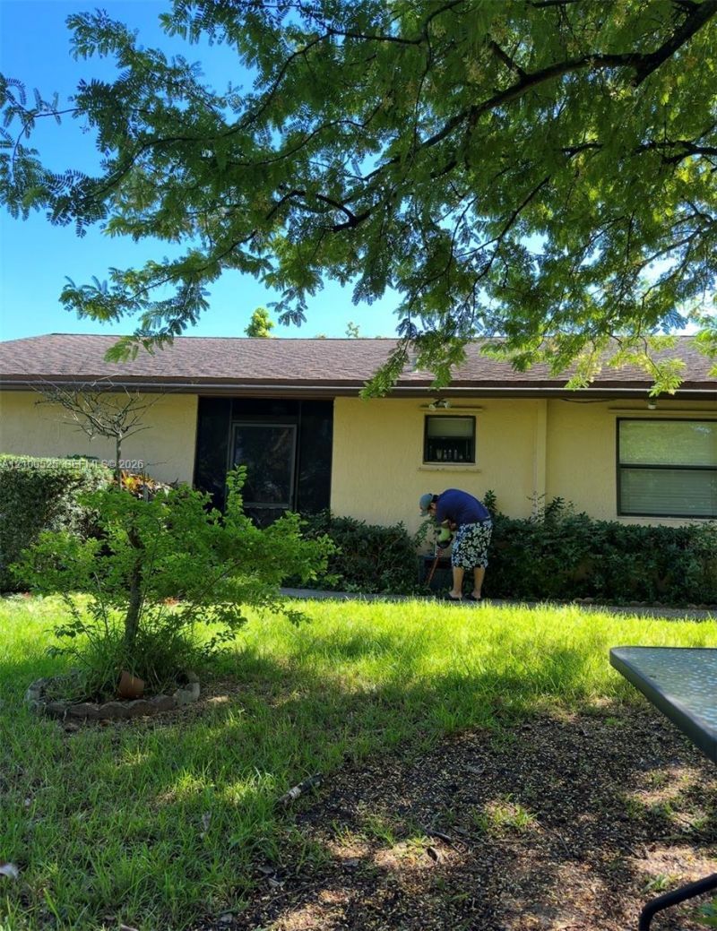 2237 Nova Village Dr , Davie, FL 33317 Photo