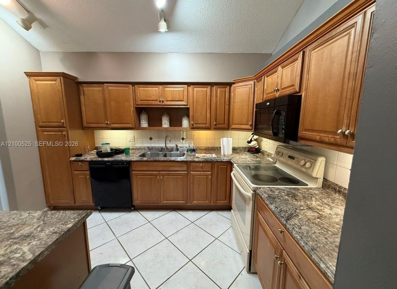 2237 Nova Village Dr , Davie, FL 33317 Photo