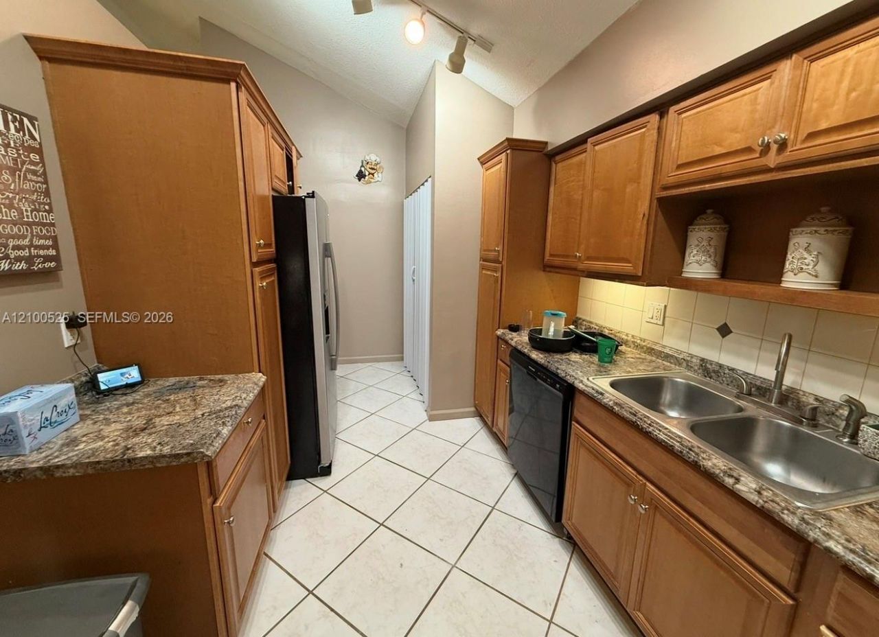 2237 Nova Village Dr , Davie, FL 33317 Photo
