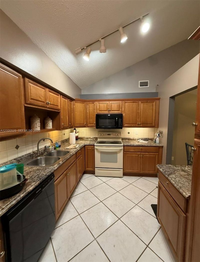 2237 Nova Village Dr , Davie, FL 33317 Photo