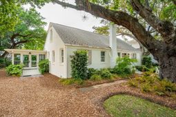 739 Pitt Street photo 4