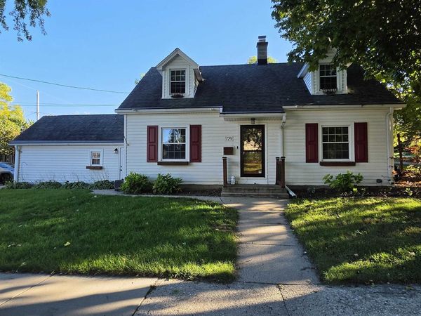 729 W OAK STREET, West Bend, WI 53095