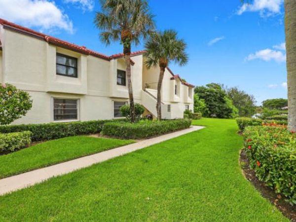 5851 Parkwalk Drive, Boynton Beach, FL 33472