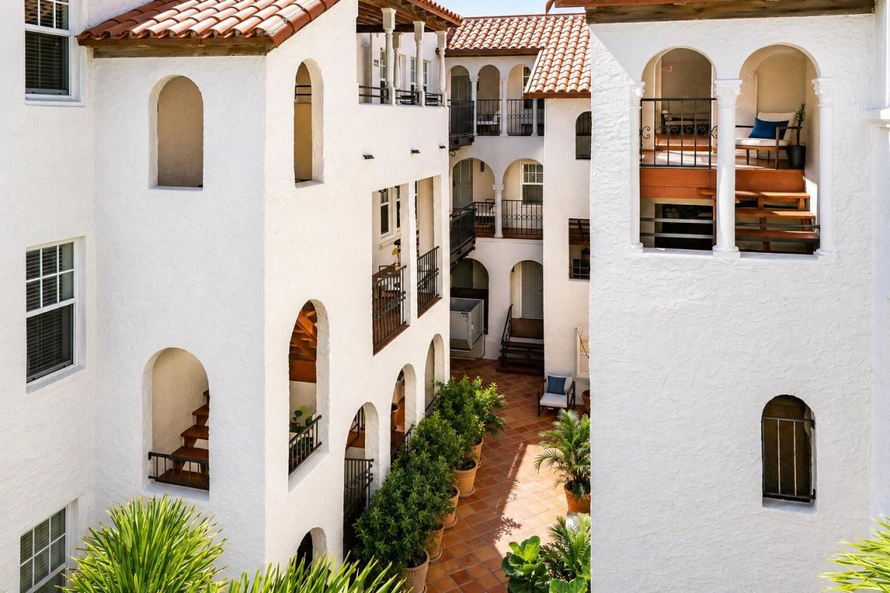 184 Sunset Avenue, Unit 102, Palm Beach, FL 33480 Photo