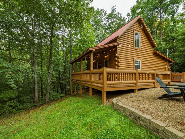 1005 Daisy Ct , Sevierville, TN 37876