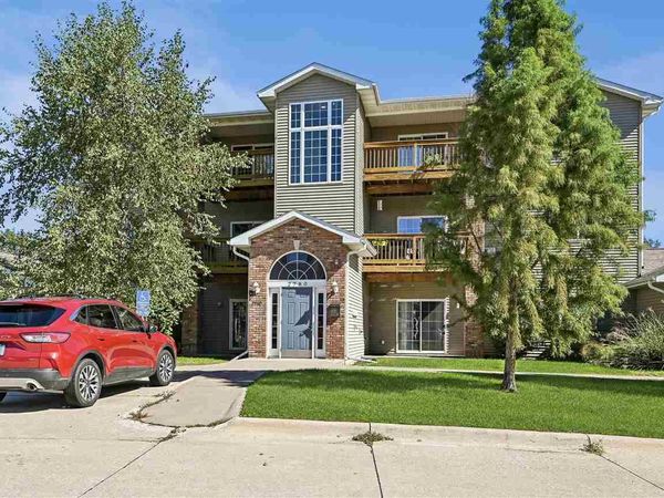 2780 Triple Crown Lane, Unit 9, Iowa City, IA 52240