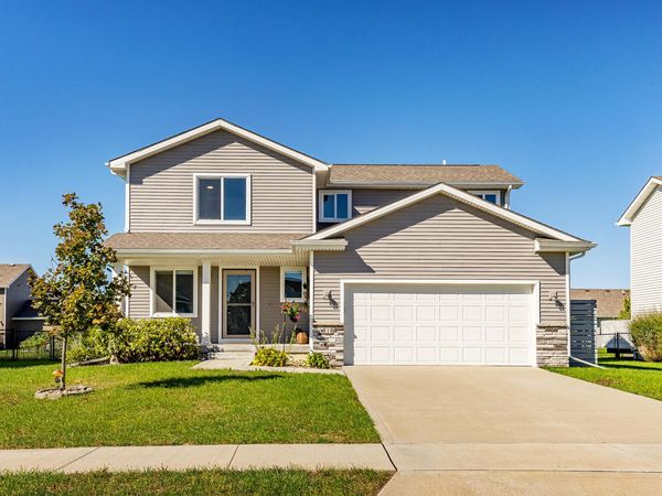 818 NE Meadow Landing Drive, Ankeny, IA 50021