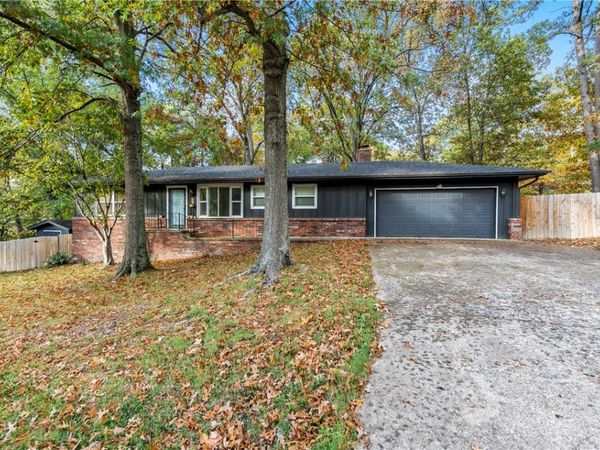 2 Douglas Circle , Bella Vista, AR 72715