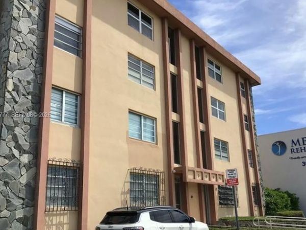 3075 NW 7th St , Unit 101, Miami, FL 33125