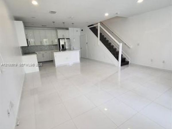 2610 NE 213th St , Unit 105, Miami, FL 33180