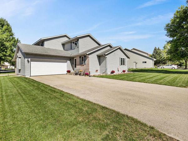 636 Constitution Lane, Deforest, WI 53532