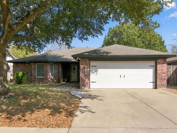 6832 Lyndale Drive, Watauga, TX 76148