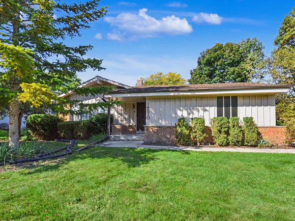 14870 W Kingsway Dr, New Berlin, WI 53151