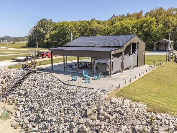 980 S RIVERFRONT DR , Unit 17A,17B, Clifton, TN 38425