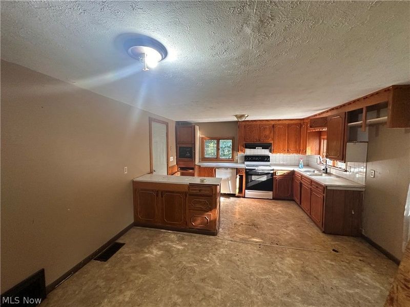 3001 Mayfair Road, Green, OH 44312 Photo 8