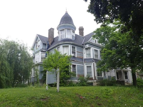 743 N 25th St, Milwaukee, WI 53233