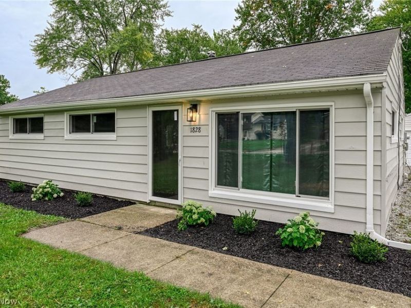 1828 Glenwood Drive , Twinsburg, OH 44087 Photo 2
