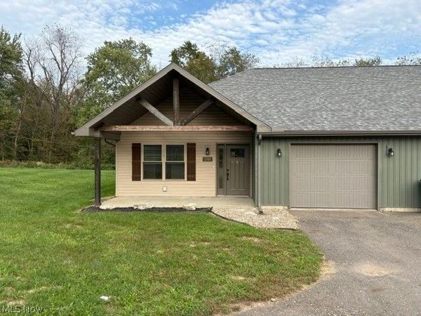 2709 Barnhill Road SE, New Philadelphia, OH 44663