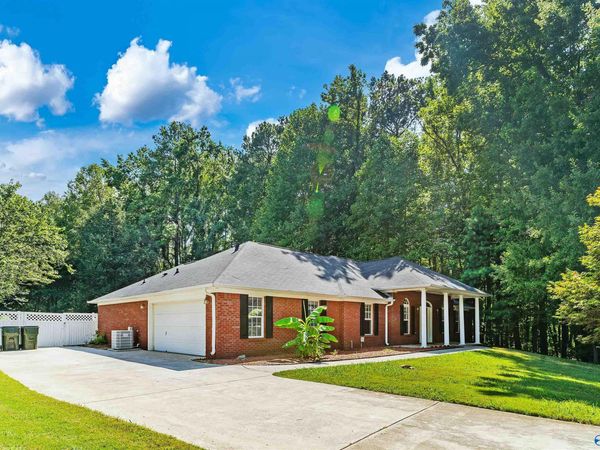 660 Robins Road, Harvest, AL 35749