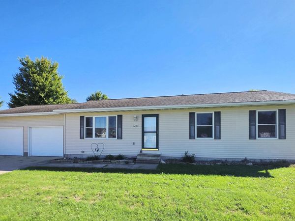 1225 1st Street, Jesup, IA 50648