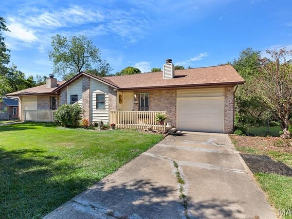 26 Fox Meadow Lane , Glen Carbon, IL 62034