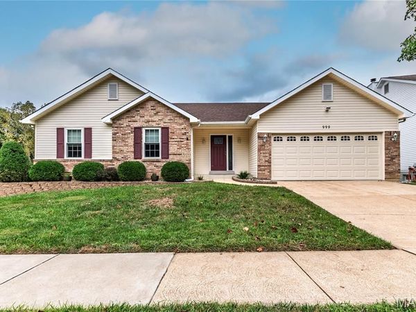 999 Winter Park Drive, Fenton, MO 63026