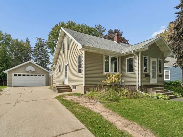 2119 N ERB STREET, Appleton, WI 54911
