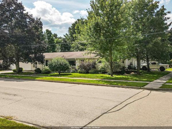 1006 9TH STREET, Waupaca, WI 54981