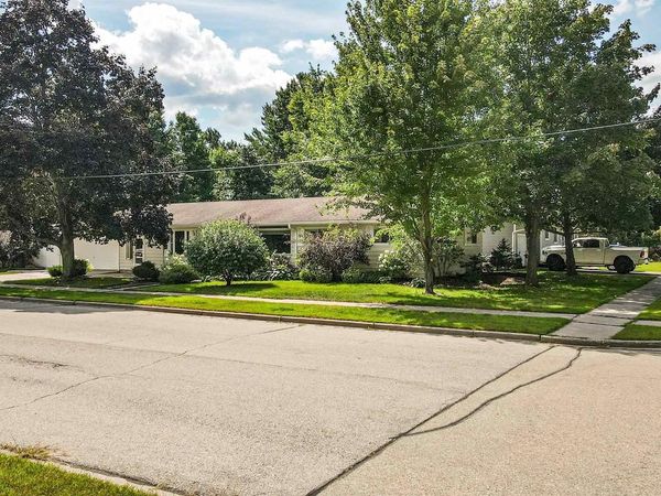 1006 9TH STREET, Waupaca, WI 54981