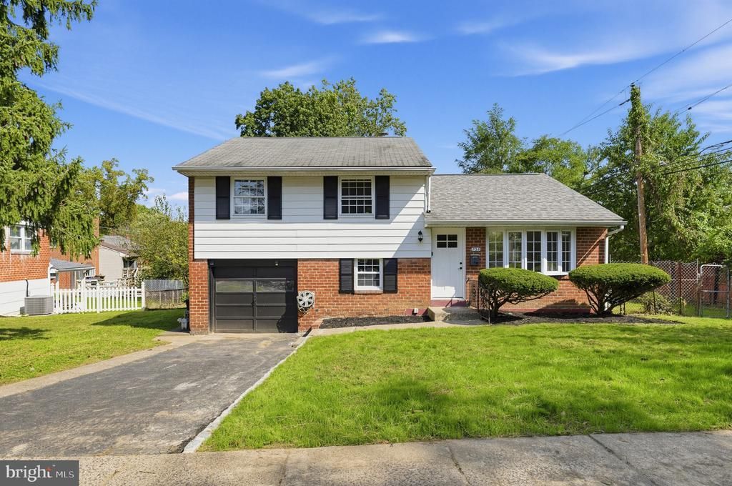 934 LONGFORD ROAD, SECANE, PA 19018