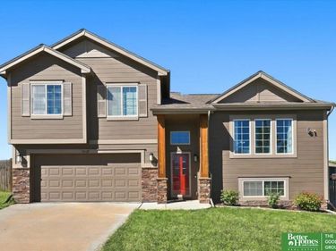 14320 Tregaron Drive, Bellevue, NE 68123
