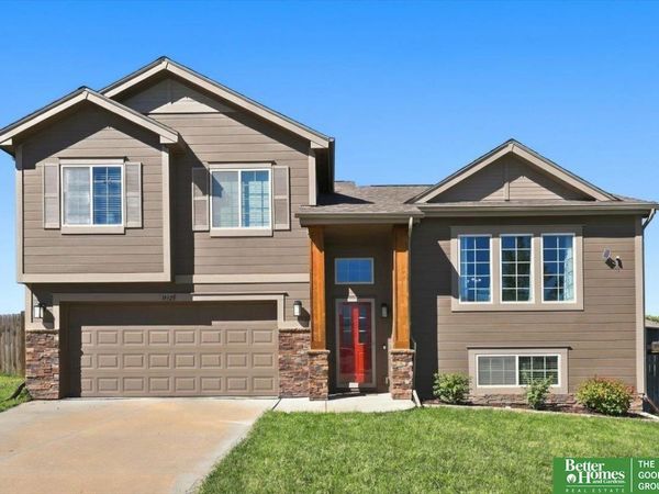 14320 Tregaron Drive, Bellevue, NE 68123